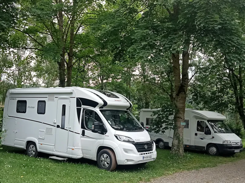 Emplacement Pour Camping Cars Et Caravanes