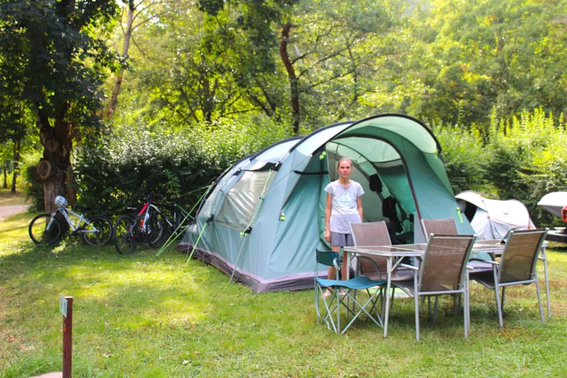 Emplacement Nu Pour Tente + 1 Véhicule