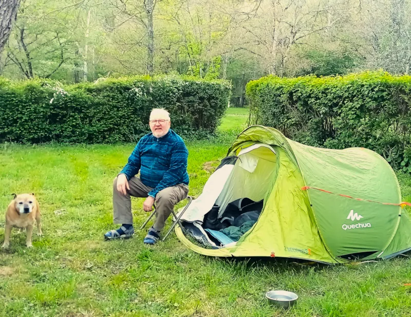 Emplacement Nu Pour Tente + 1 Véhicule
