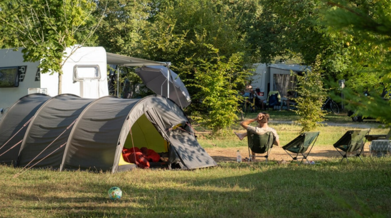 Kampeerpakket (standplaats, 2 personen, 1 voertuig)