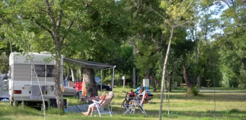 Pitch - Grand Comfort Pitch 80/130M² - image n°1 - Camping de PEYROCHE