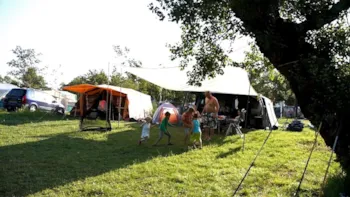 Stellplatz - Familie Stellplatz Über 130M² - Camping de PEYROCHE