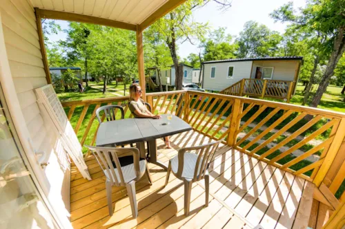 Location - Mobil Home Climatisé - 23M² - 2 Chambres . - image n°2 - Camping de PEYROCHE