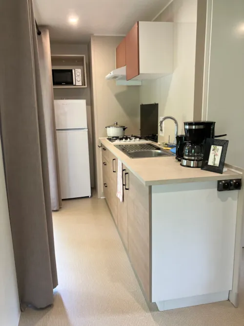Mietunterkunft - Mobilheim Mit Klimaanlage – 28 M² – 2 Schlafzimmer - image n°3 - Camping de PEYROCHE