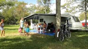 Emplacement - Emplacement Grand Confort famille + de 130m² - Camping de PEYROCHE