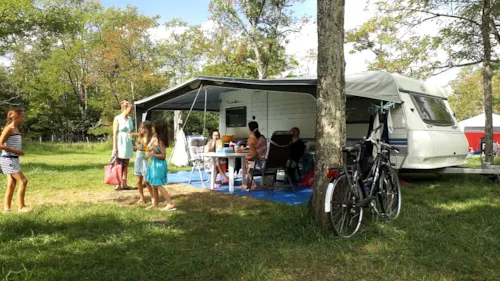 Pitch - Grand Confort Family Pitch Over 130M² - image n°1 - Camping de PEYROCHE