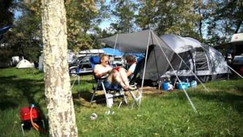 Stellplatz - Stellplatz 80 / 130M² - Camping de PEYROCHE