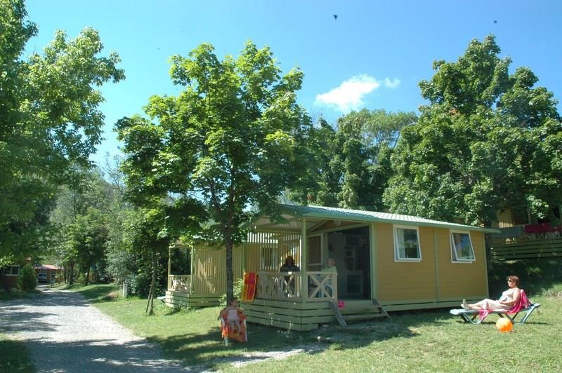Chalet Confort JAUNE 25m² 2ch. – 4+1pers. - Ardèche Camping