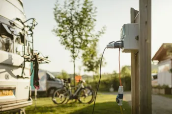 Stellplatz - Stellplatz + Strom - Camping Izarpe