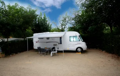 Emplacement Standard Avec Électricité, Eau Et Évacuation Des Eaux Usées