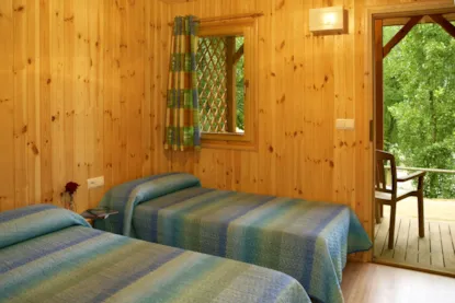 Habitación De Dos Camas Con Baño Privado