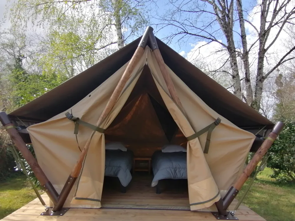 Location - Tente Lodge 2 Personnes (Électricité Incluse) - Camping L'Oasis du Berry