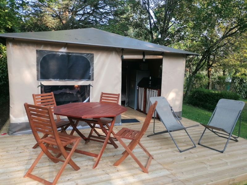 FAMILY LODGE TENT