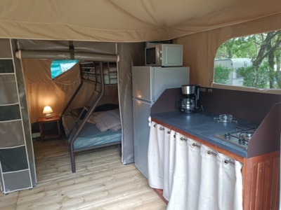 FAMILY LODGE TENT