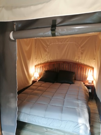 FAMILY LODGE TENT
