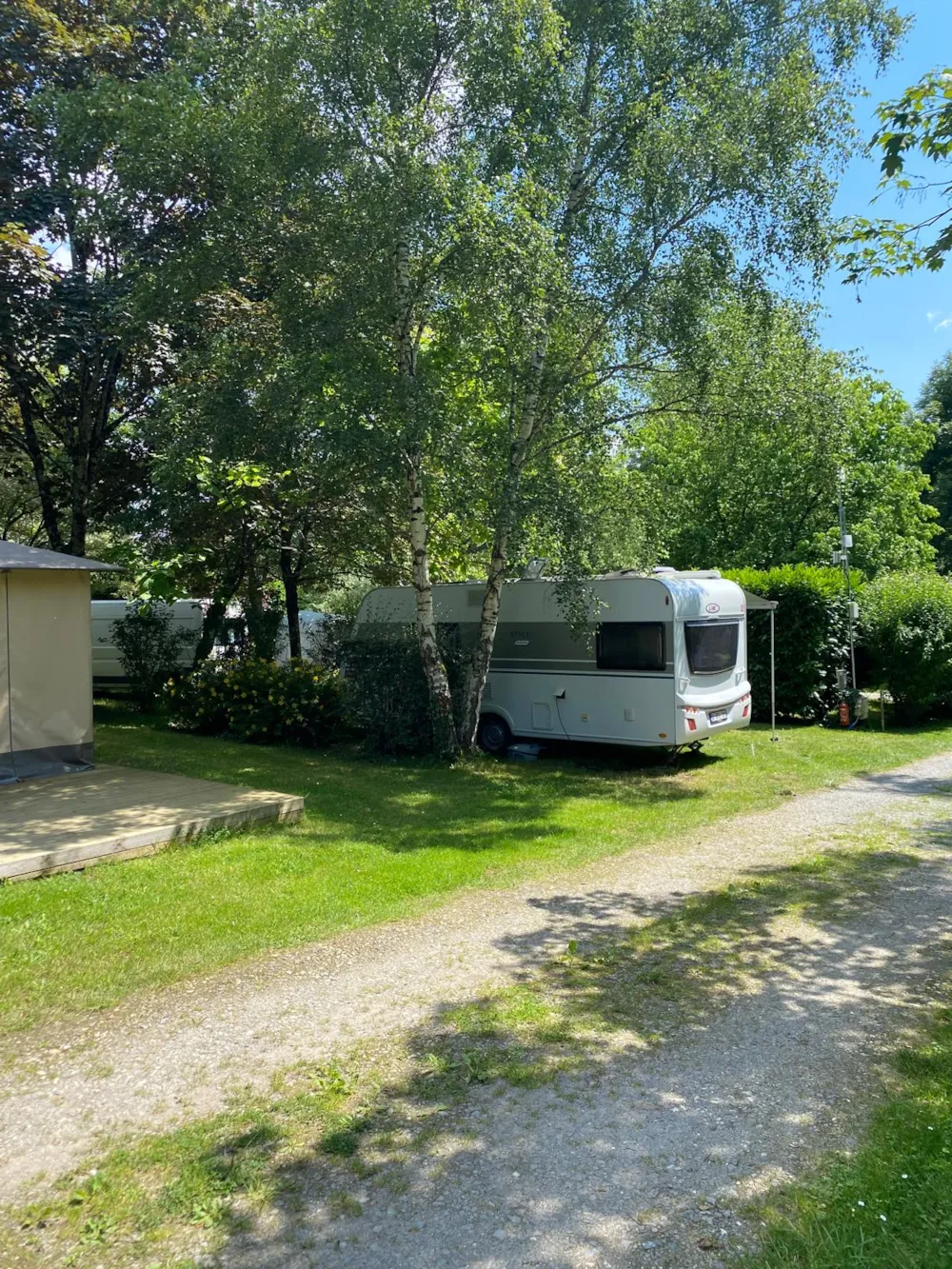 Emplacement - Emplacement Pour Tente, Caravane, Fourgon, Camping-Car - Camping L'Oasis du Berry