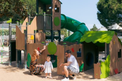 Camping Les Peupliers****