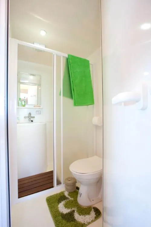 Mietunterkunft - Lodge Insolite Premium Pagan - 2 Schlafzimmer - Sanitäranlagen - 30 M² Und 25 M² Terrasse - image n°9 - Ushuaïa Villages - Camping l'Oasis *****