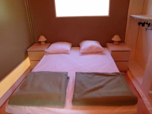 Mietunterkunft - Lodge Insolite Premium Pagan - 2 Schlafzimmer - Sanitäranlagen - 30 M² Und 25 M² Terrasse - image n°8 - Ushuaïa Villages - Camping l'Oasis *****