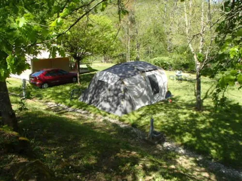 Pitch - Pitch Privilege Near The River, Electricity Included - image n°3 - Ushuaïa Villages - Camping l'Oasis *****