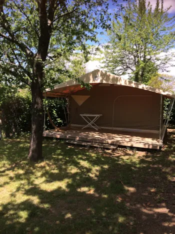 Mietunterkunft - Lodge Insolite Nature Canada 2 Bedrooms Without Sanitary Facilities25 M2 + 15 M2 Terrasse Couverte - Camping l' OASIS Sites et Paysages