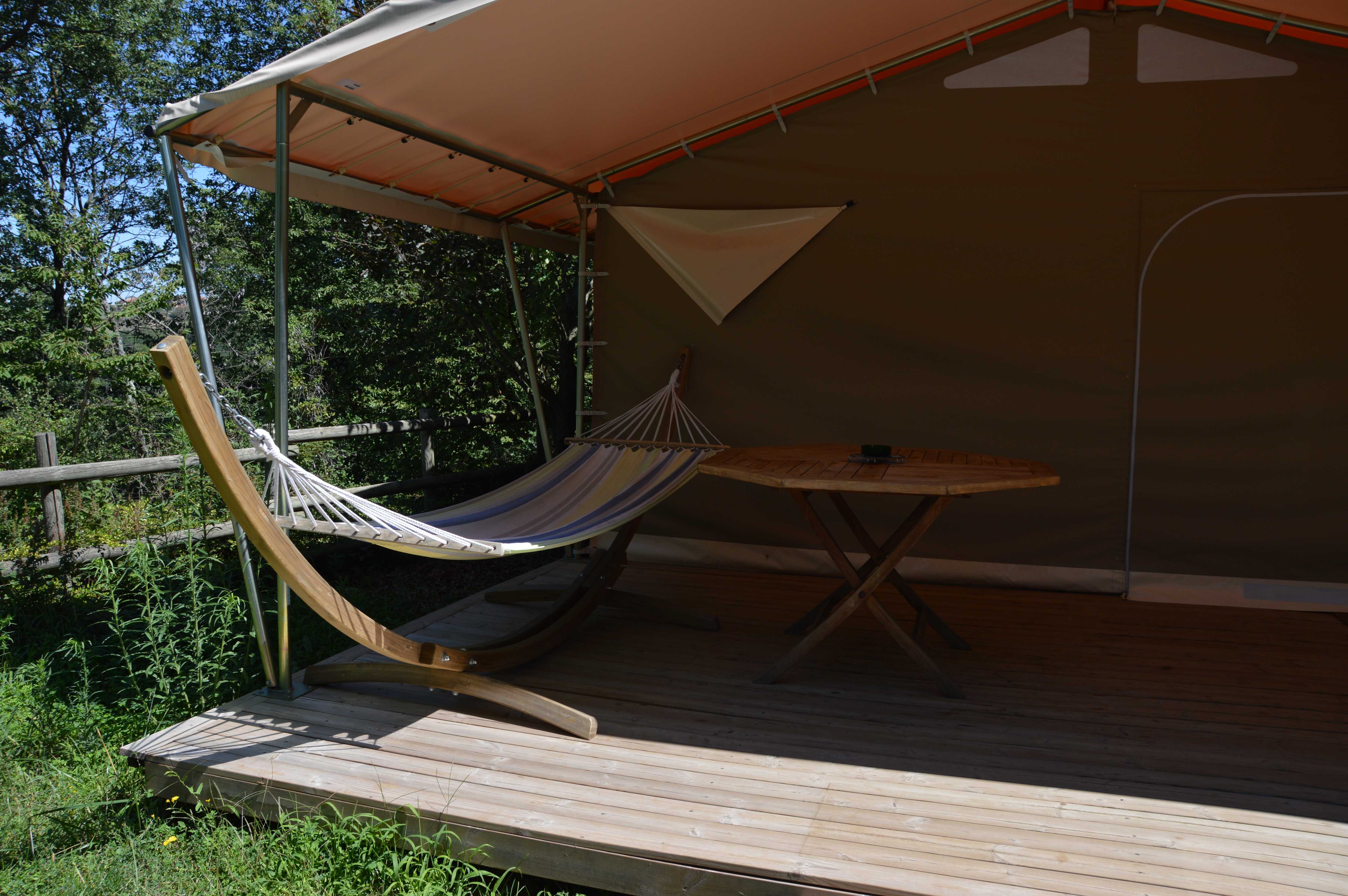 Huuraccommodatie - Lodge Canada Tent 2 Slaapkamers Zonder Sanitair 4 Personen, Overdekt Terras + 1 Hangmat - Sites et Paysages L'Oasis