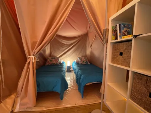 Accommodation - Lodge Insolite Nature Vivarais Along The River Without Sanitary - 2 Bedrooms - 25 M² + 15M² Terrace - image n°7 - Ushuaïa Villages - Camping l'Oasis *****