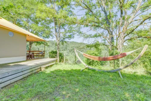 Mietunterkunft - Lodge Insolite Premium Pagan - 2 Schlafzimmer - Sanitäranlagen - 30 M² Und 25 M² Terrasse - image n°4 - Ushuaïa Villages - Camping l'Oasis *****