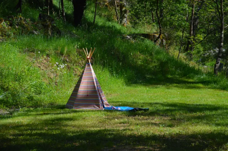 Emplacement Grand Confort Proche Piscine, Uniquement Les Tentes