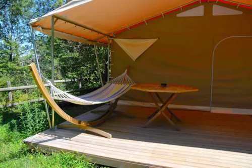 Accommodation - Lodge Insolite Nature Canada 2 Bedrooms Without Sanitary Facilities - 25 M² + 15 M² Covered Terrace - image n°2 - Ushuaïa Villages - Camping l'Oasis *****