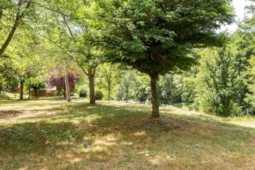 Pitch - Pitch Privilege Near The River, Electricity Included - image n°1 - Ushuaïa Villages - Camping l'Oasis *****