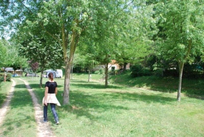 Pitch Privilege near the river, electricity included