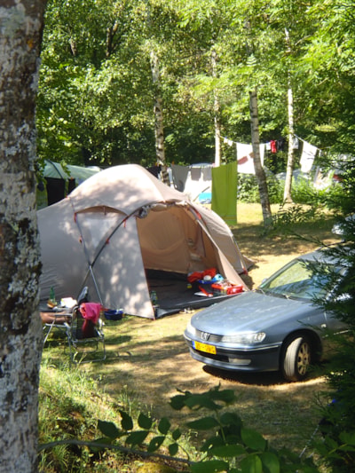Pitch Grand Confort near the swimming pool only for tents