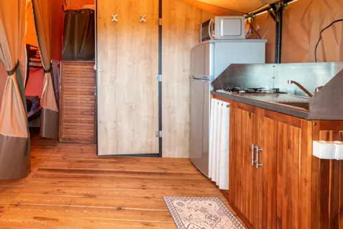 Accommodation - Lodge Insolite Premium Victoria - 2 Bedrooms - 30M² - Groot Terras Van 20 M² - image n°5 - Ushuaïa Villages - Camping l'Oasis *****