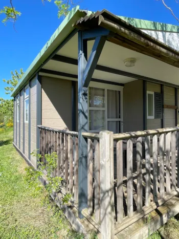 Mietunterkunft - Chalet Confort Acacia 2 Bedrooms - 25M2 Überdachte Terrasse 10M2 - Camping l' OASIS Sites et Paysages