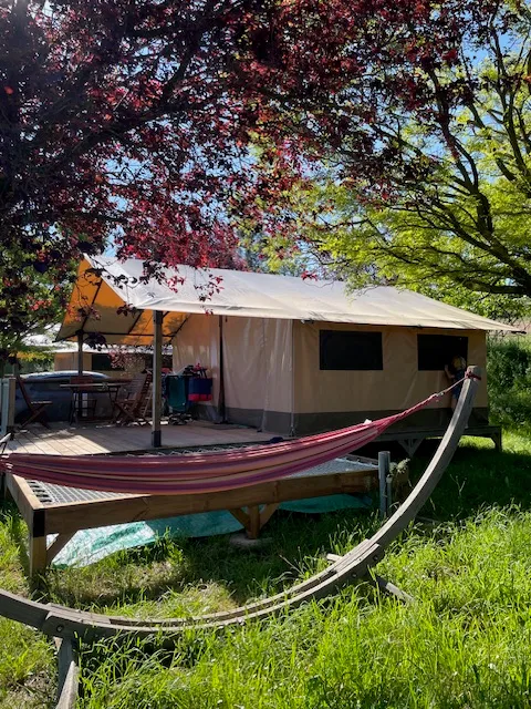 Accommodation - Lodge Insolite Premium Victoria - 2 Bedrooms - 30M² - Groot Terras Van 20 M² - image n°4 - Ushuaïa Villages - Camping l'Oasis *****