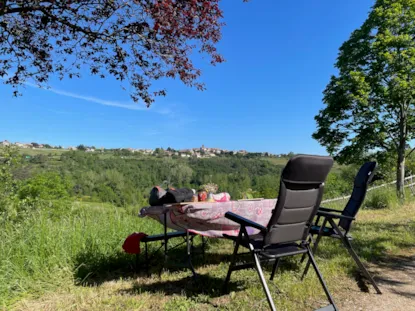 Parcela Soleada Y Sombreada, Tranquila Y Con Vistas Al Valle.