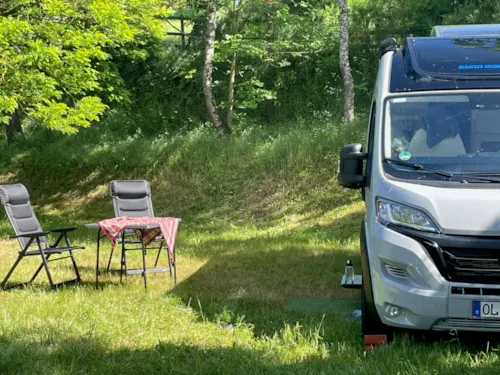 Stellplatz - Stellplatz Privilege Xxl (150–200 M²) Mit Picknicktisch - image n°2 - Ushuaïa Villages - Camping l'Oasis *****