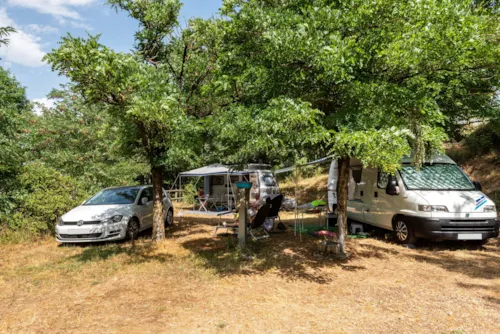 Stellplatz - Stellplatz Privilege Xxl (150–200 M²) Mit Picknicktisch - image n°1 - Ushuaïa Villages - Camping l'Oasis *****