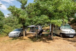 Kampeerplaats(en) - Standplaats Privilege Xxl (150 -200M²) Met Picknicktafel - Camping l' OASIS Sites et Paysages