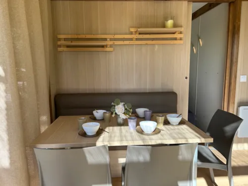Mietunterkunft - Chalet Privilège Panoramic 2 Schlafzimmer - Tv - 25 M², Überdachte Terrasse Van 18M² - image n°3 - Ushuaïa Villages - Camping l'Oasis *****