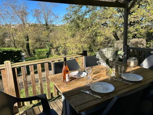 Mietunterkunft - Mobilheim Confort Titania - 2 Schlafzimmer - 25M² + 10M² Überdachte Terrasse - image n°2 - Ushuaïa Villages - Camping l'Oasis *****