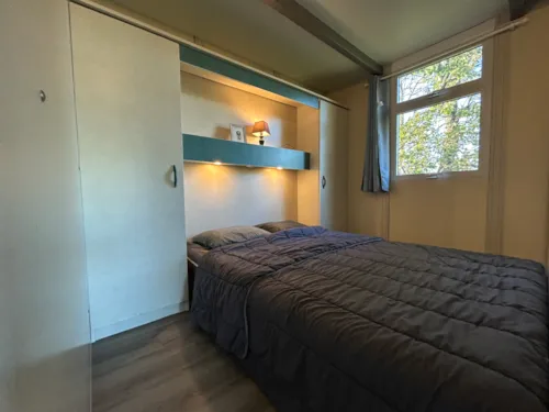 Mietunterkunft - Chalet Confort Acacia 2 Schlafzimmer - Tv - 25M² + 10 M² Überdachte Terrasse - image n°8 - Ushuaïa Villages - Camping l'Oasis *****