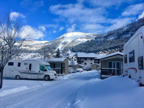 Pitch - Pitch For Caravan / Motorhome / Van - image n°5 - Camping - Caravaneige L'Oustalet