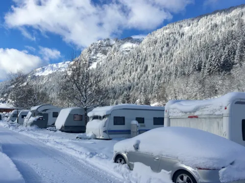 Pitch - Pitch For Caravan / Motorhome / Van - image n°2 - Camping - Caravaneige L'Oustalet