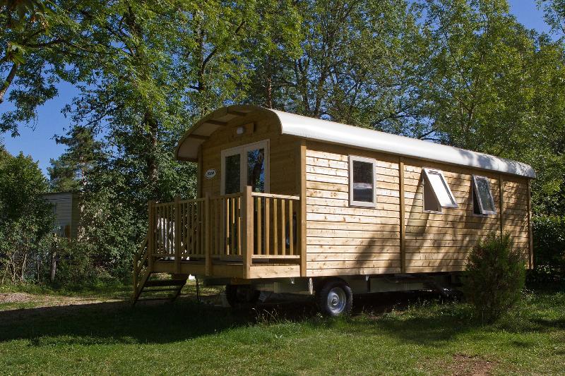 Accommodation - Gipsy Car 21M² - Camping Les Pêcheurs