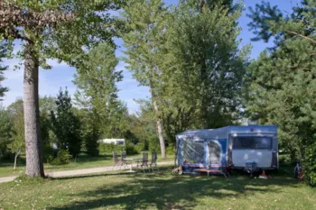 Stellplatz - Stellplatz Mit Strom - Camping Les Pêcheurs