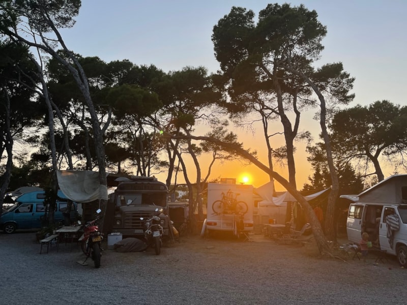 Piazzola A -5m  Roulotte / minivan + elettricità