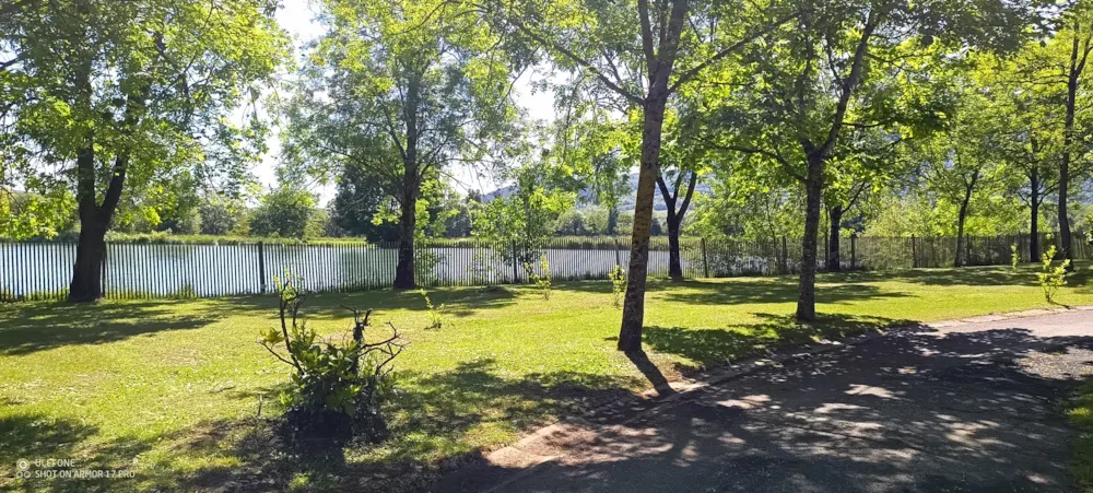 Emplacement - Emplacement 1 Tente Sans Véhicule - Camping du Lac de Fontclaire