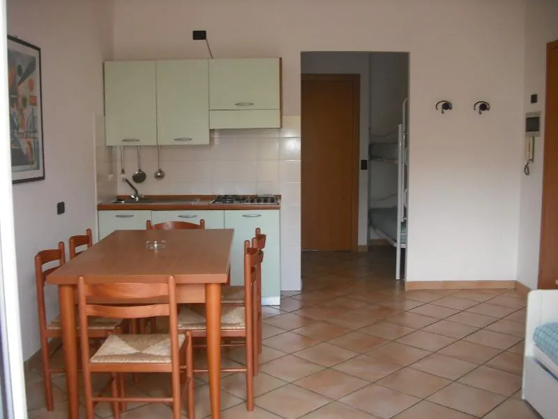 Residence (Deux Pièces)